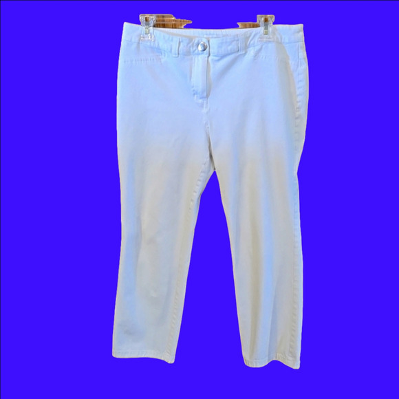 Chico's Size 2 Straight Leg White Denim Jeans Capris 4-pocket Women size 12 (M) - Picture 1 of 16